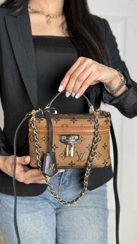 شنطة - Louis Vuitton makeup ماستر / شامل علبة